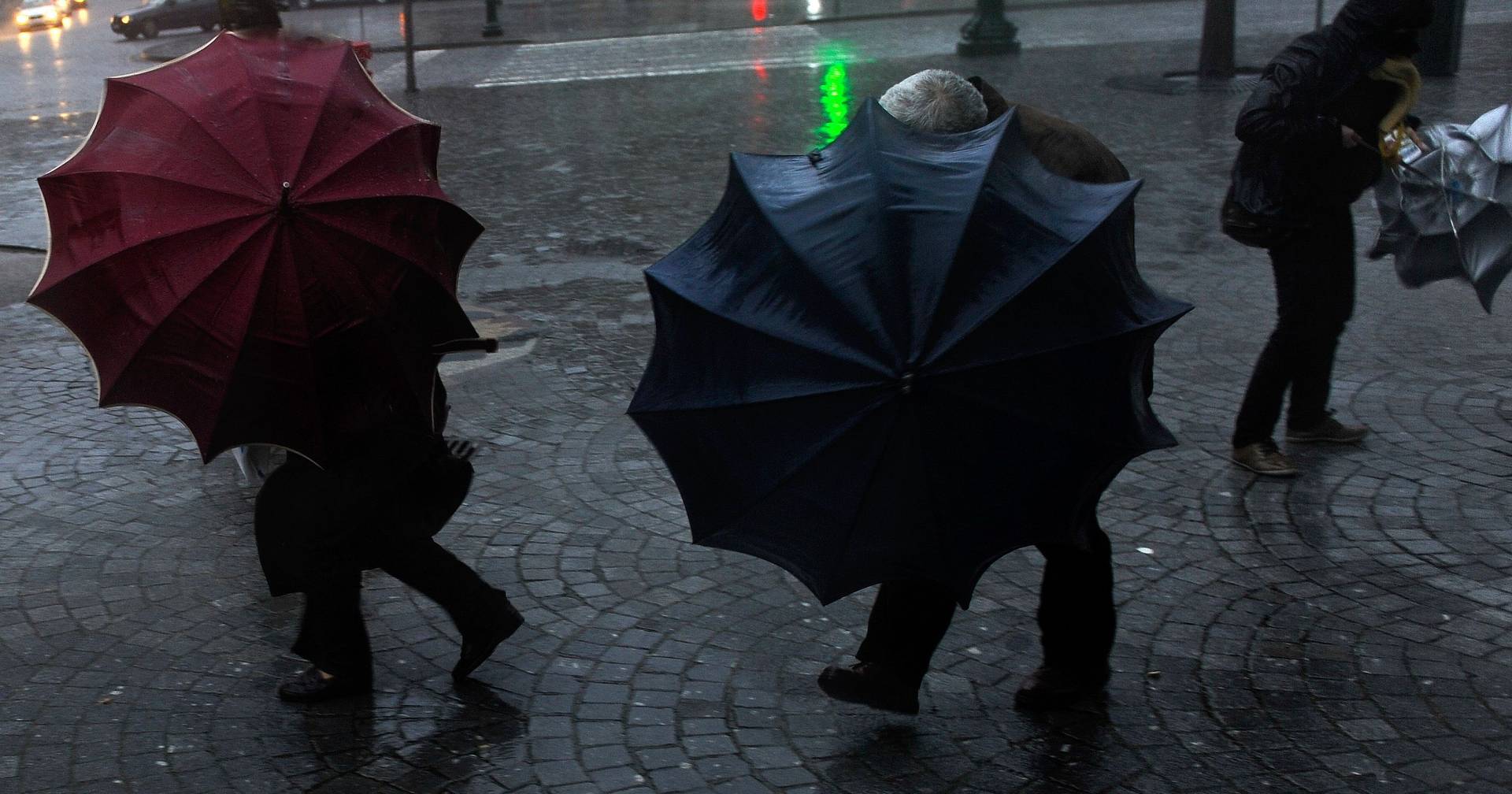 Porto, Braga e Viana do Castelo sob aviso amarelo devido a chuva forte