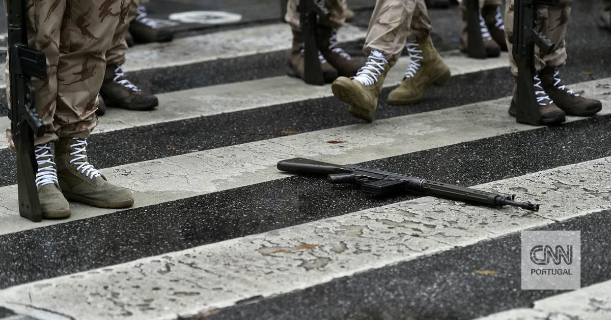 O motorista foi dormir a um hotel, deixou a carga sem vigilância: roubadas 20 mil munições do Exército alemão