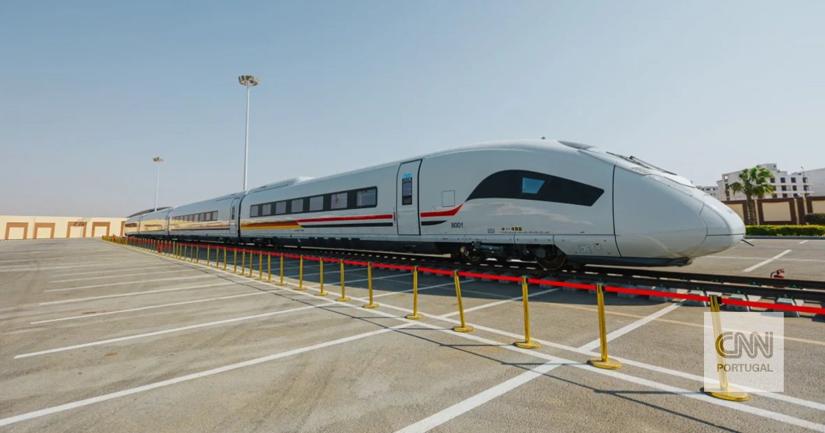 Egito apresenta os seus novos comboios de alta velocidade