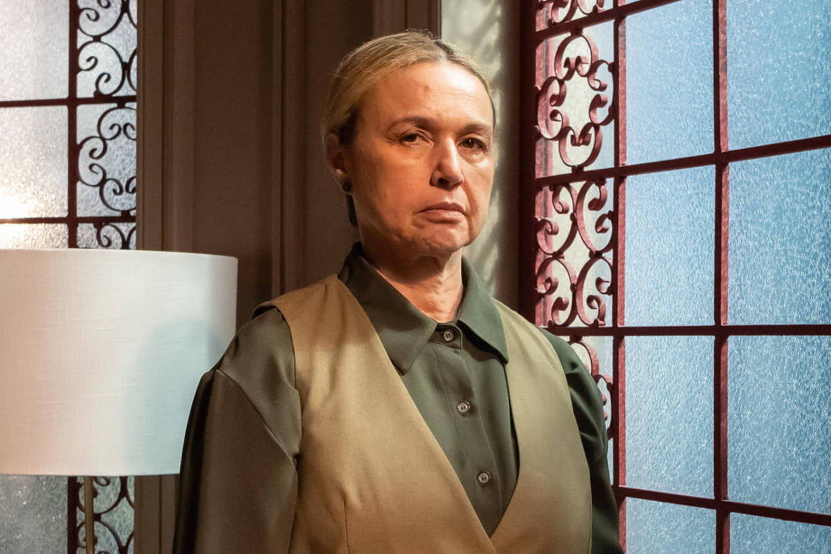 Kelzy Ecard: Atriz fala sobre tratamento contra o câncer - 02/12/2025 - Celebridades