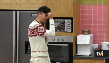 Enquanto Liliana provoca Leandro, este canta e dança literalmente na cara da concorrente - Secret Story