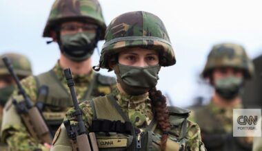 Europeus estão a ser preparados "para um cenário de aceitação de guerra"