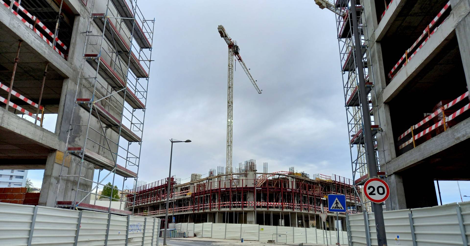 Governo quer obras para novas casas a arrancarem oito dias após apresentação do projeto