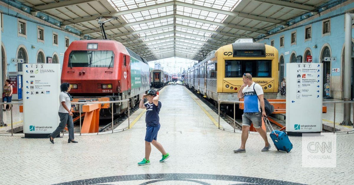 Mais de 40% das estações servidas por Intercidades não têm bilheteira. CP admite expulsar passageiros sem bilhete, revisores evitam cumprir regra para fugir a conflitos