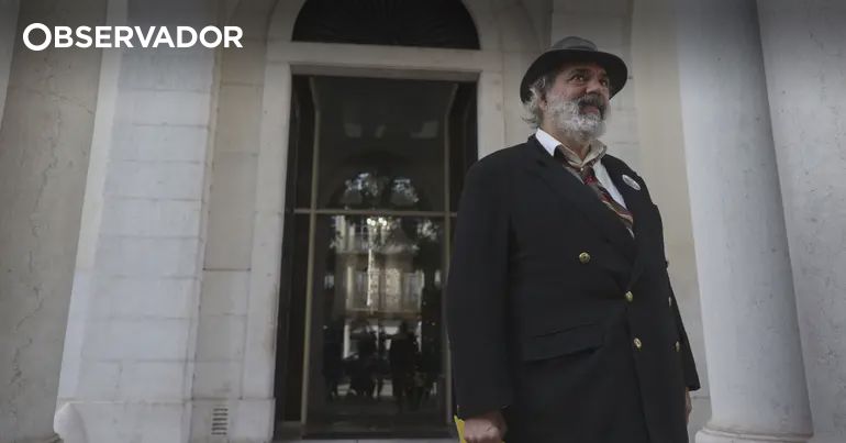 Vieira entrega assinaturas no TC para formalizar candidatura – Observador