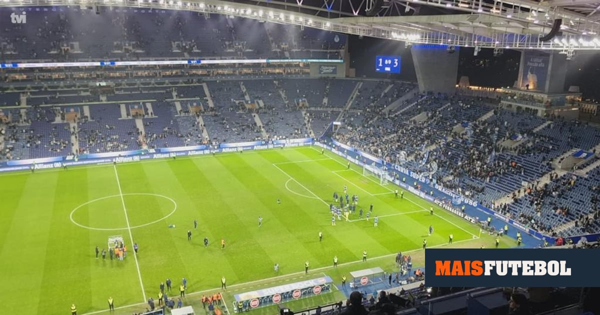VÍDEO: adeptos portistas apoiam equipa após primeira derrota no Dragão - Maisfutebol