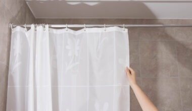 Como evitar mofo na cortina do chuveiro e no banheiro - 07/12/2025 - Equilíbrio