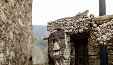 Conheça a Aldeia do Xisto na serra da Lousã que guarda a única maternidade de árvores em Portugal