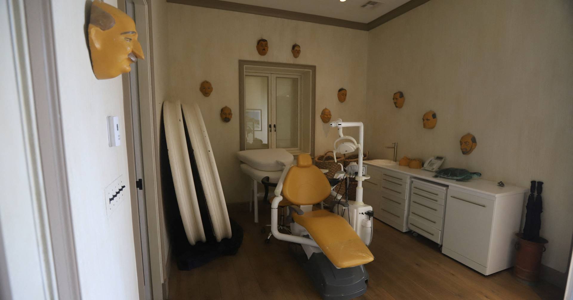 Reveladas imagens da mansão de Epstein na sua ilha privada nas Caraíbas, onde ocorreram crimes sexuais