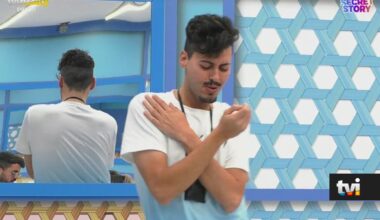 Ao ser ignorado, Leandro boicota tarefas domésticas dos colegas com danças sensuais à mistura - Secret Story