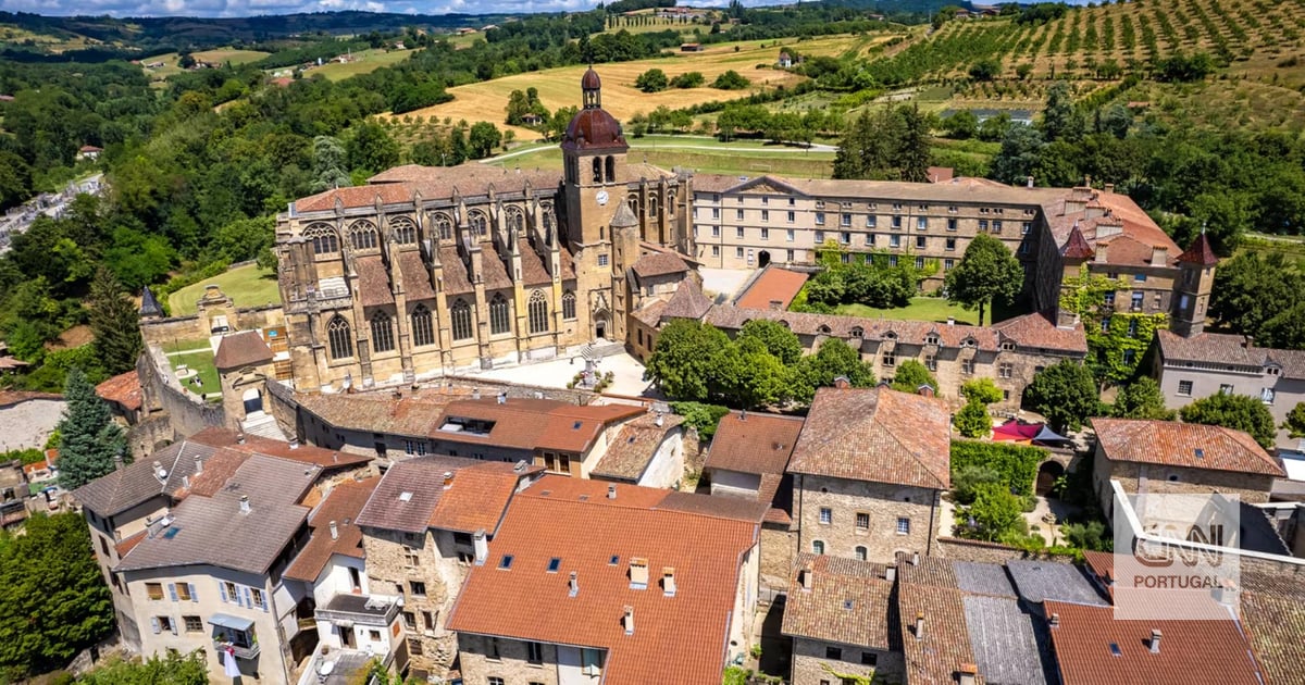 França é o país mais visitado do mundo, mas esta é a aldeia que os franceses mais gostam