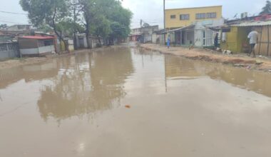 Chuva no fim-de-semana deixou casas e bairros inundados