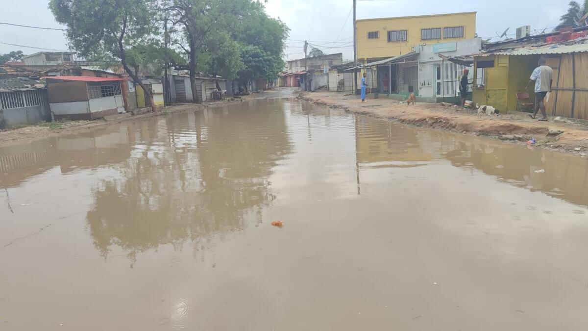 Chuva no fim-de-semana deixou casas e bairros inundados