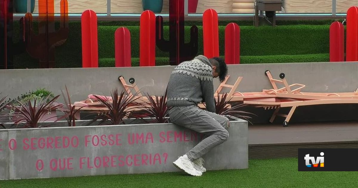 Leandro mexe no material da casa e sofre as consequências da Voz - Secret Story