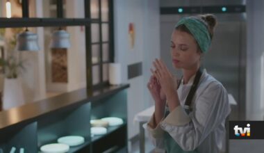 A Protegida: Mariana volta a usar a aliança de casamento - Novelas