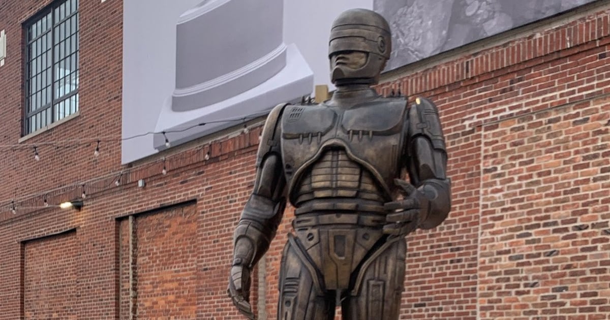 Estátua do RoboCop é instalada em Detroit após 15 anos; veja fotos – R7 Entretenimento