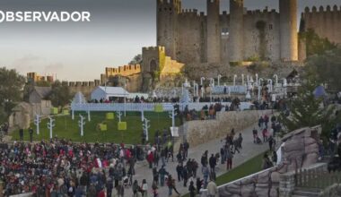 Carro invade Vila Natal e tenta circular dentro das muralhas – Observador