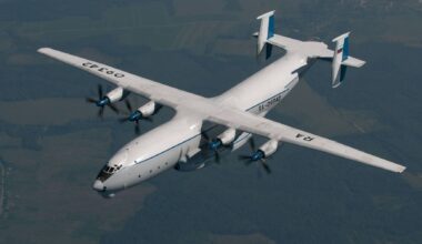 Avião militar russo despenha-se a nordeste de Moscovo com sete pessoas a bordo