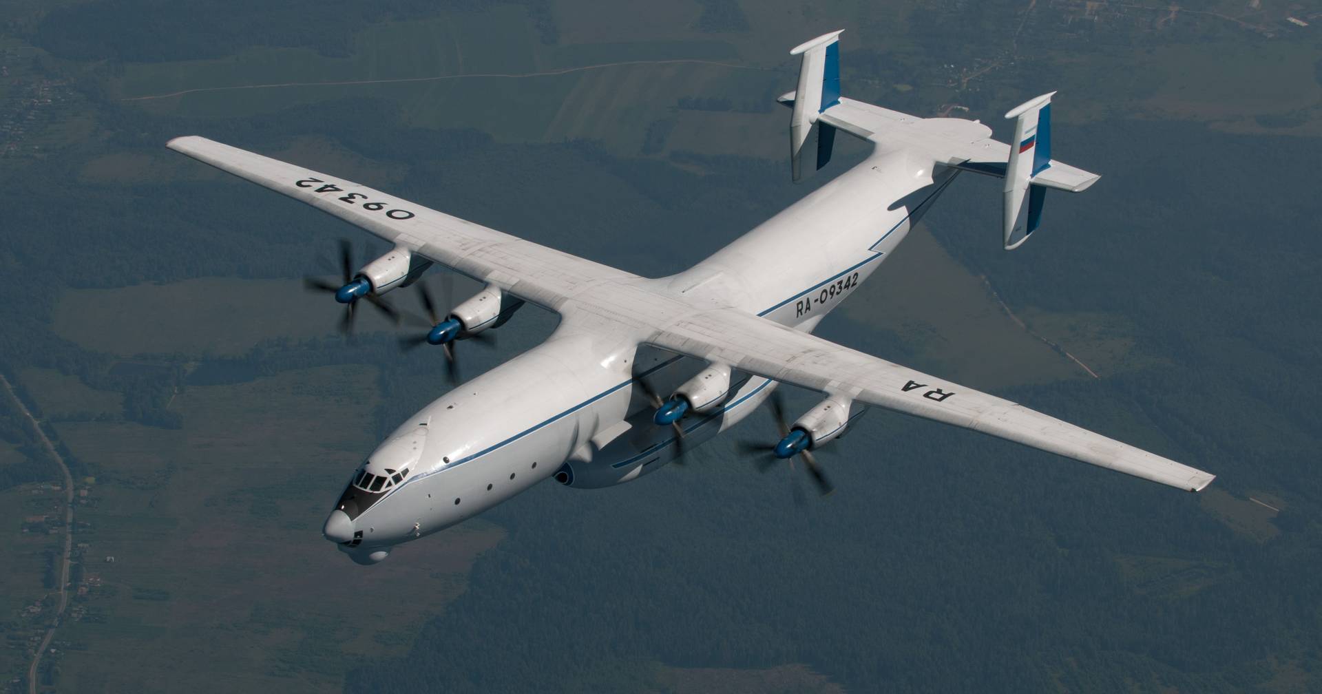 Avião militar russo despenha-se a nordeste de Moscovo com sete pessoas a bordo