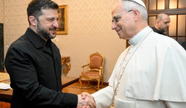 Leão XIV recebe Volodymyr Zelensky em Castel Gandolfo