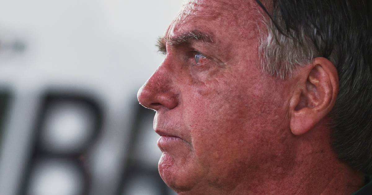 Câmara dos deputados aprova lei que pode reduzir de 27 para dois anos prisão de Bolsonaro