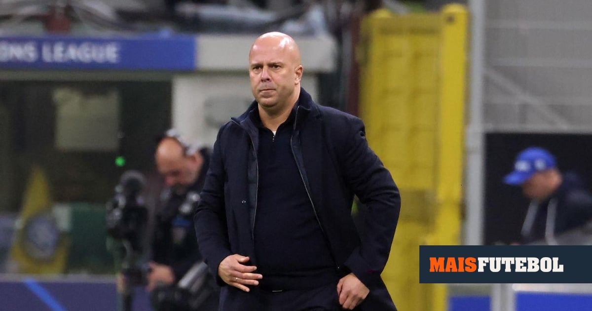 Arne Slot: «Adeptos cantarem o meu nome significa muito para mim»