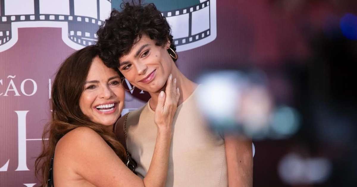 Luiza Tomé faz rara aparição com o filho modelo gêmeo