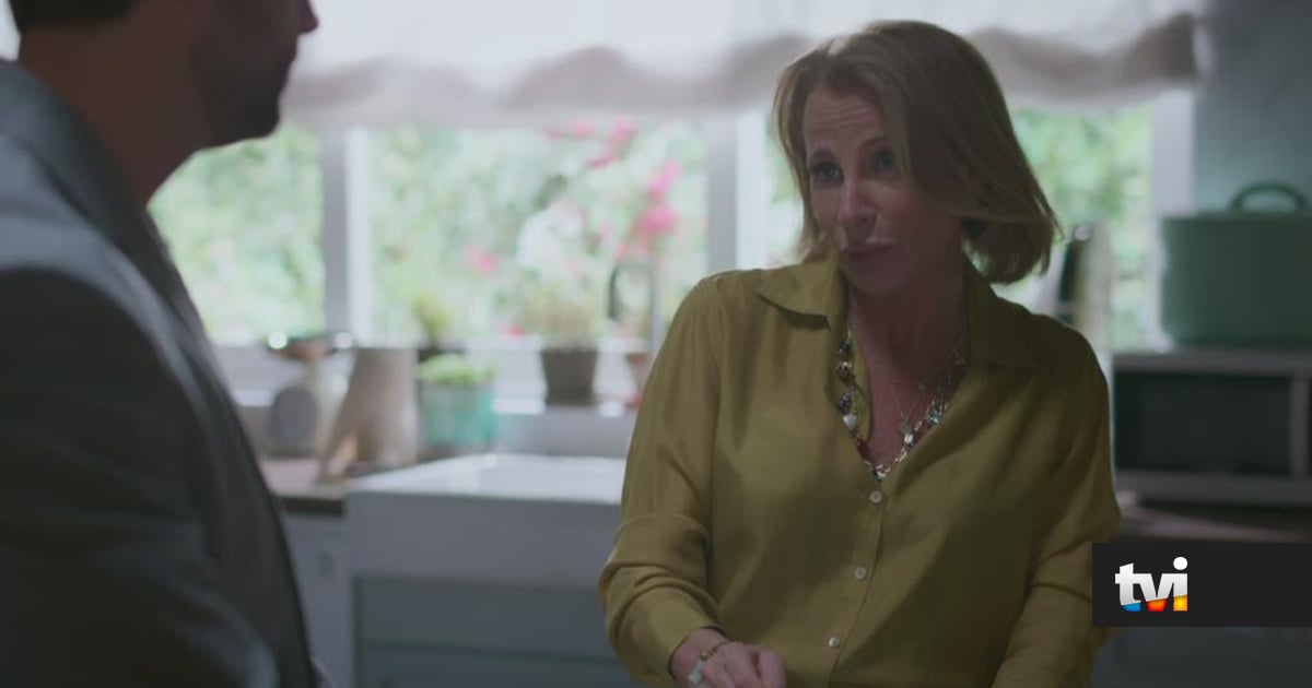 A Protegida: Laura encontra prova do que Hector fez e confronta-o - Novelas