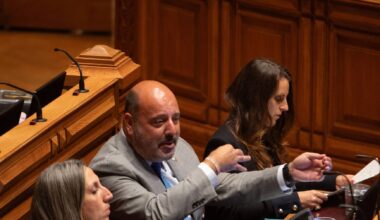 “Grunhidos” e “insultos racistas” num voo com Pedro Pinto e outros deputados do Chega