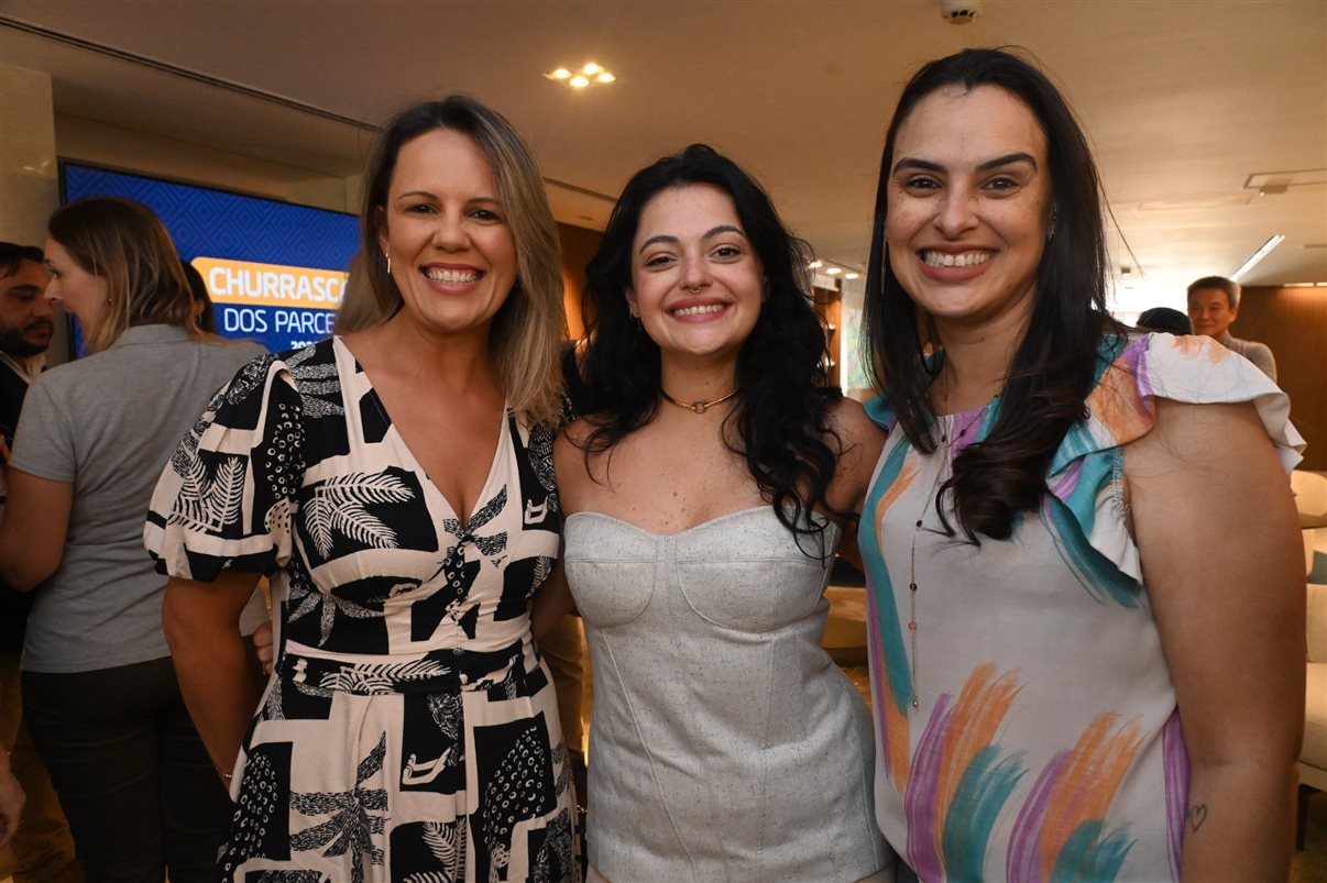 Flavio Marques, da BeFly, Rosa Shida, da United Airlines, Luciano Guimarães, da BeFly, Cristina Rached, da Lufthansa Group, Estela Marques, da Turkish Airlines, Sylvio Ferraz, da BeFly, Regina Carrelhas, da Emirates, e Lucia Lima, da United Airlines