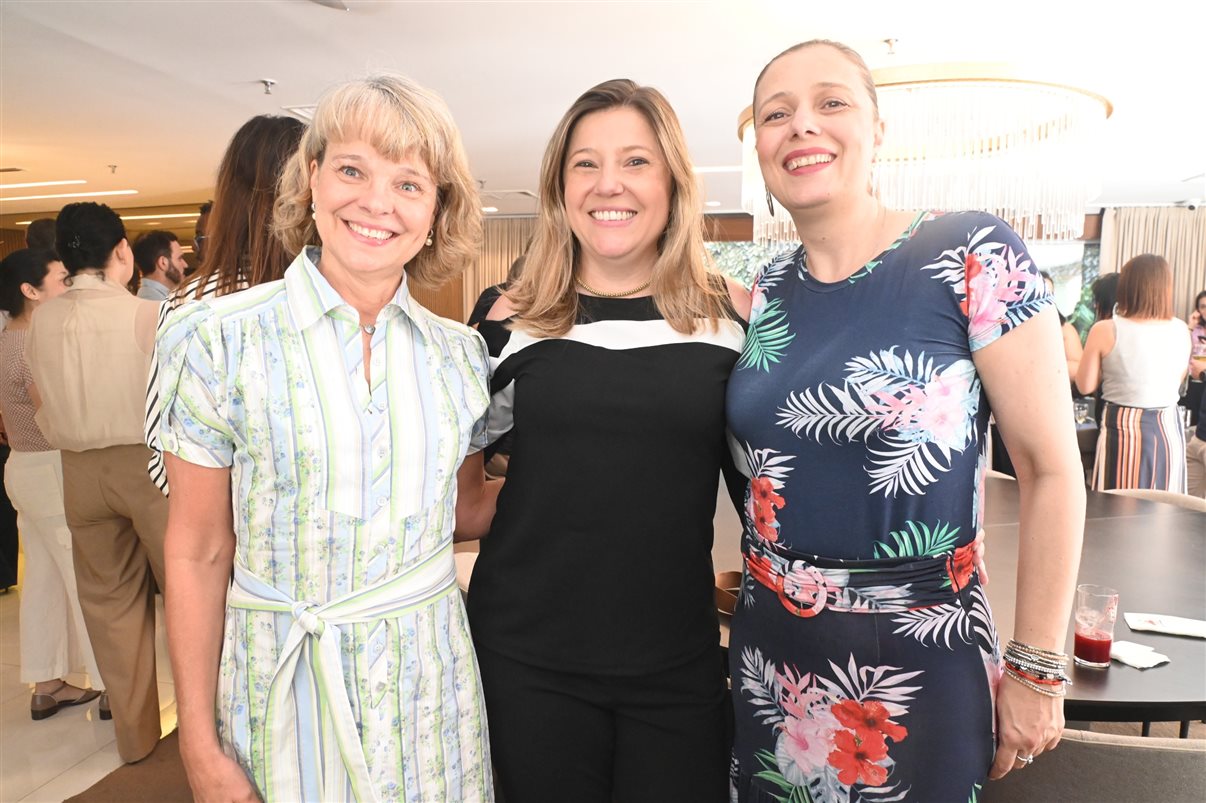 Flavio Marques, da BeFly, Rosa Shida, da United Airlines, Luciano Guimarães, da BeFly, Cristina Rached, da Lufthansa Group, Estela Marques, da Turkish Airlines, Sylvio Ferraz, da BeFly, Regina Carrelhas, da Emirates, e Lucia Lima, da United Airlines