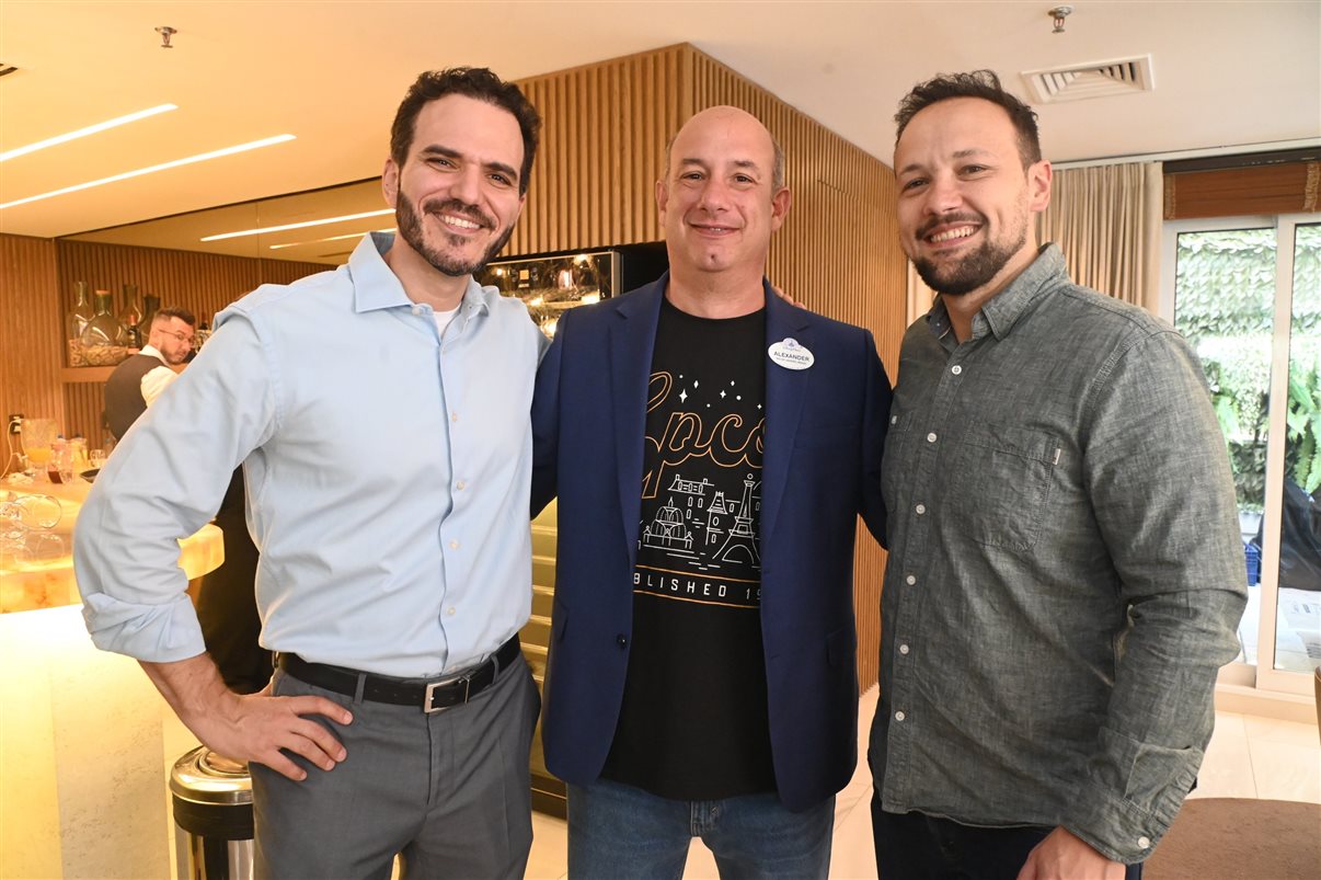 Flavio Marques, da BeFly, Rosa Shida, da United Airlines, Luciano Guimarães, da BeFly, Cristina Rached, da Lufthansa Group, Estela Marques, da Turkish Airlines, Sylvio Ferraz, da BeFly, Regina Carrelhas, da Emirates, e Lucia Lima, da United Airlines