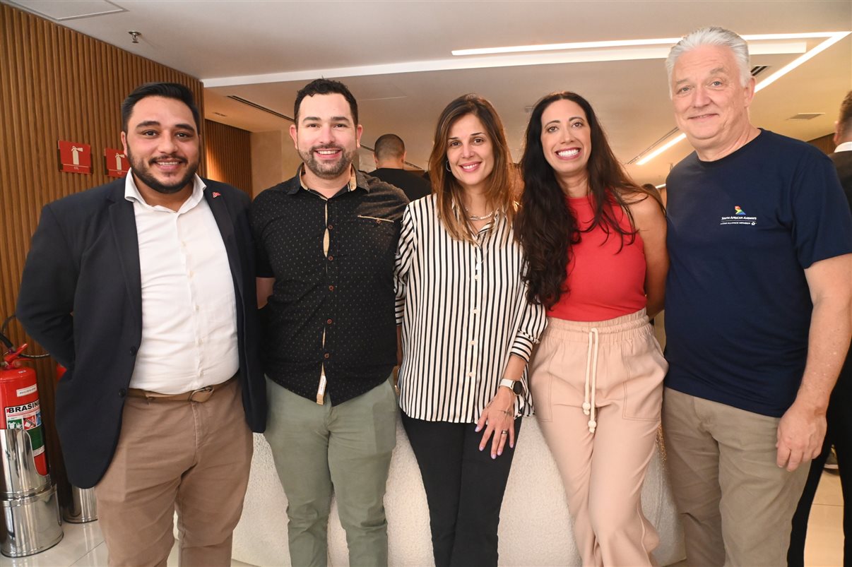 Flavio Marques, da BeFly, Rosa Shida, da United Airlines, Luciano Guimarães, da BeFly, Cristina Rached, da Lufthansa Group, Estela Marques, da Turkish Airlines, Sylvio Ferraz, da BeFly, Regina Carrelhas, da Emirates, e Lucia Lima, da United Airlines