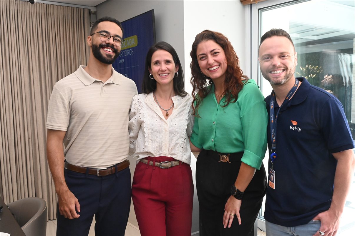 Flavio Marques, da BeFly, Rosa Shida, da United Airlines, Luciano Guimarães, da BeFly, Cristina Rached, da Lufthansa Group, Estela Marques, da Turkish Airlines, Sylvio Ferraz, da BeFly, Regina Carrelhas, da Emirates, e Lucia Lima, da United Airlines