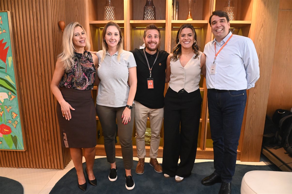 Flavio Marques, da BeFly, Rosa Shida, da United Airlines, Luciano Guimarães, da BeFly, Cristina Rached, da Lufthansa Group, Estela Marques, da Turkish Airlines, Sylvio Ferraz, da BeFly, Regina Carrelhas, da Emirates, e Lucia Lima, da United Airlines