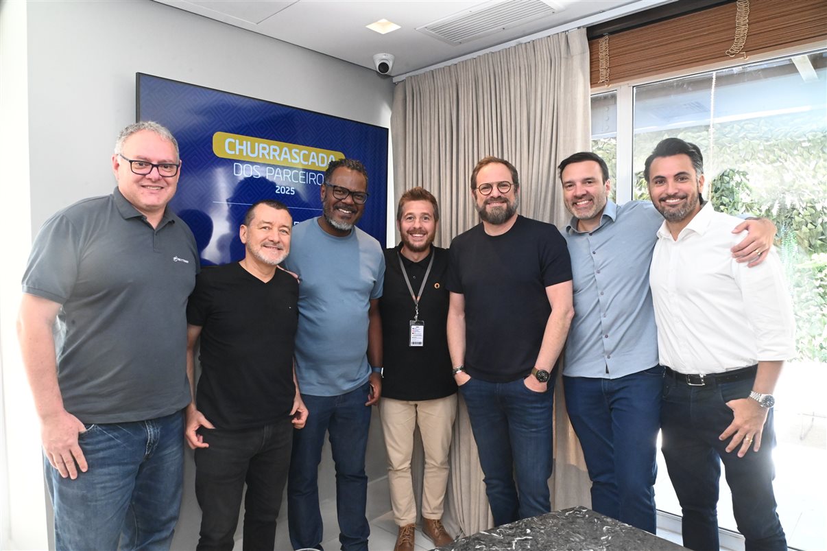 Flavio Marques, da BeFly, Rosa Shida, da United Airlines, Luciano Guimarães, da BeFly, Cristina Rached, da Lufthansa Group, Estela Marques, da Turkish Airlines, Sylvio Ferraz, da BeFly, Regina Carrelhas, da Emirates, e Lucia Lima, da United Airlines