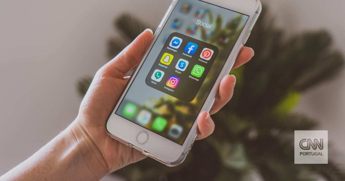 “Ainda estou aqui, esperem até eu poder votar”. Austrália aperta proibição do uso de redes sociais