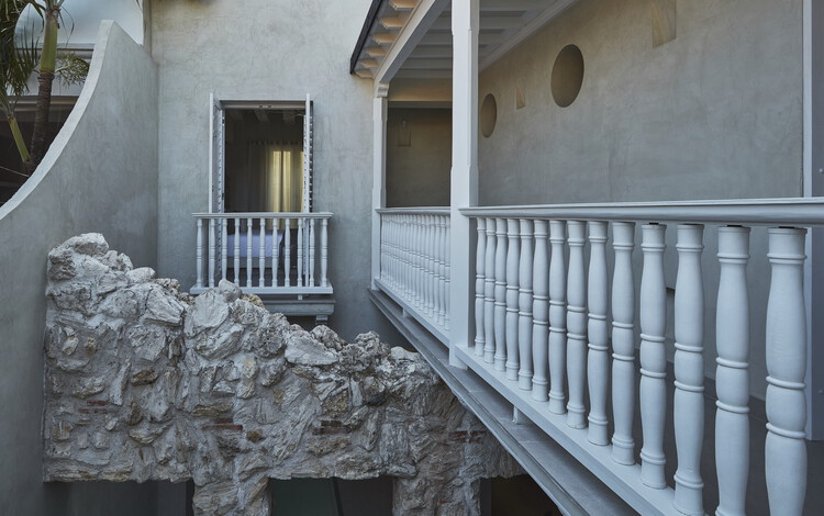 Casa Azurra la Carbonera / Vladimir Caballero + Lorena Pulecio - Imagem 18 de 20