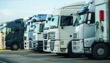 Cem funcionários públicos ligados a redes de tráfico