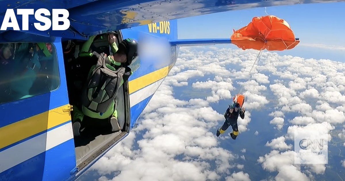 Vídeo mostra momento em que paraquedista fica preso na cauda de um avião a cerca de 4.600 metros de altitude