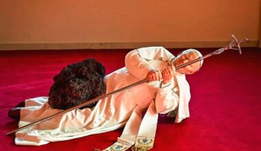 A inocência e o mal em Maurizio Cattelan numa das exposições do ano