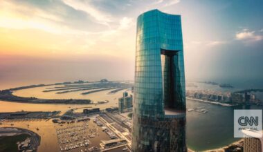 O hotel mais alto do mundo acabou de inaugurar, mas não era suposto ser tão alto