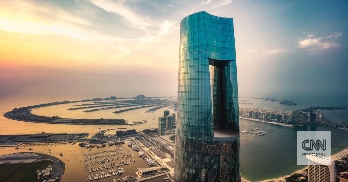 O hotel mais alto do mundo acabou de inaugurar, mas não era suposto ser tão alto