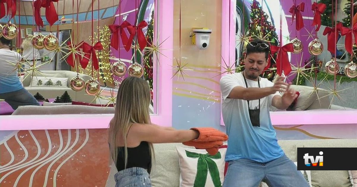 Hilariante: Ana e Leandro dão tudo em 'dança sexy' - Secret Story