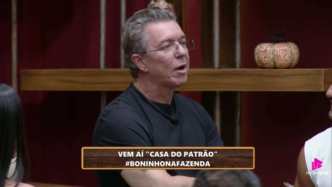 Boninho aparece em 'A Fazenda 17' para anunciar novo reality - Zoeira