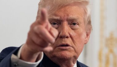 Trump alarga proibição de viagens a mais cinco países e restringe entrada de palestinianos nos Estados Unidos