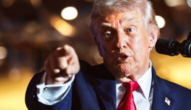 Donald Trump pede indemnização de 8,5 mil milhões de euros à BBC