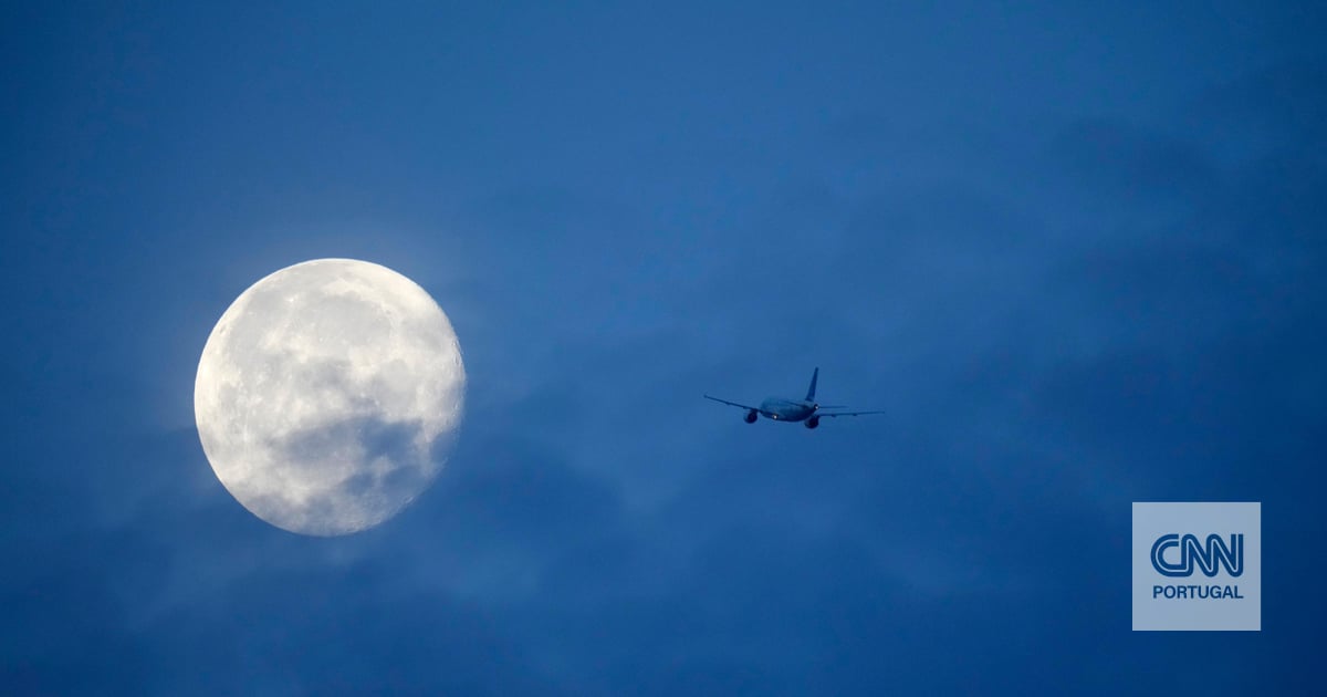 "Estavam mesmo muito perto". Pela segunda vez em 48 horas, mais um avião civil escapa a colisão com aeronave da Força Aérea dos EUA perto da Venezuela