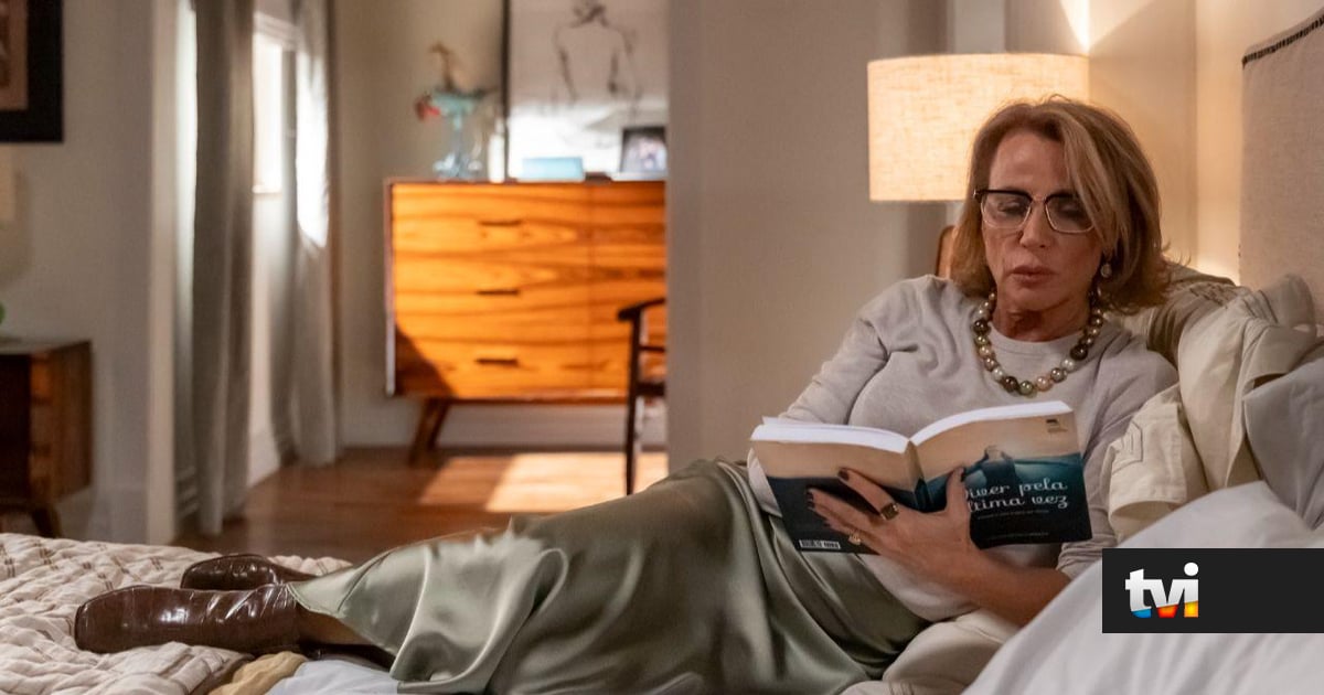 Exclusivo «A Protegida»: Mariana conta a Carlota e Laura que JD voltou. Mas, há mais - Novelas