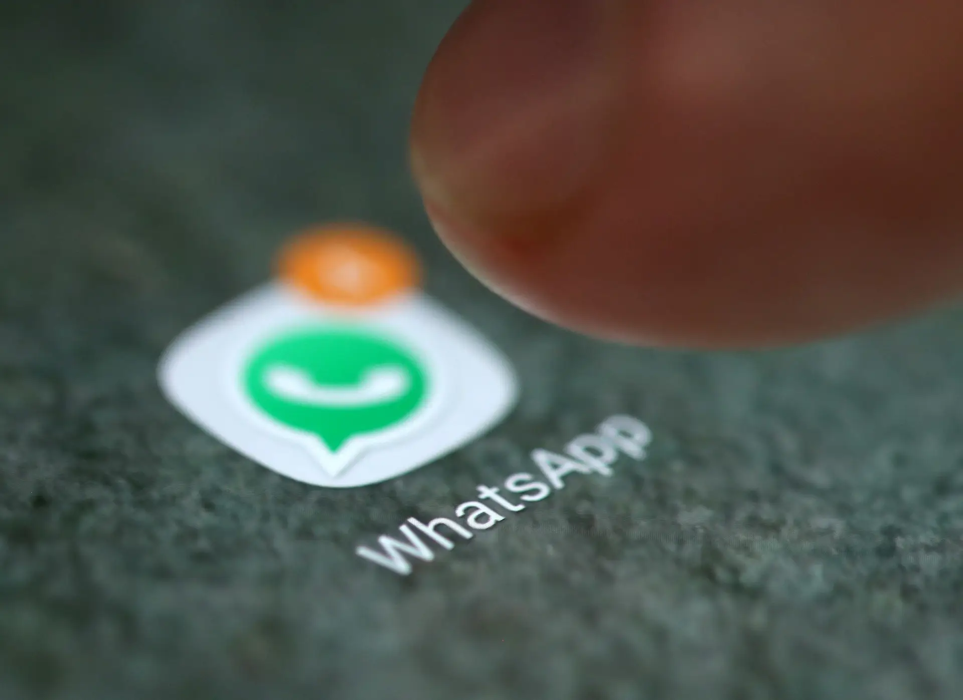 CMVM alerta para esquemas fraudulentos em grupos no WhatsApp